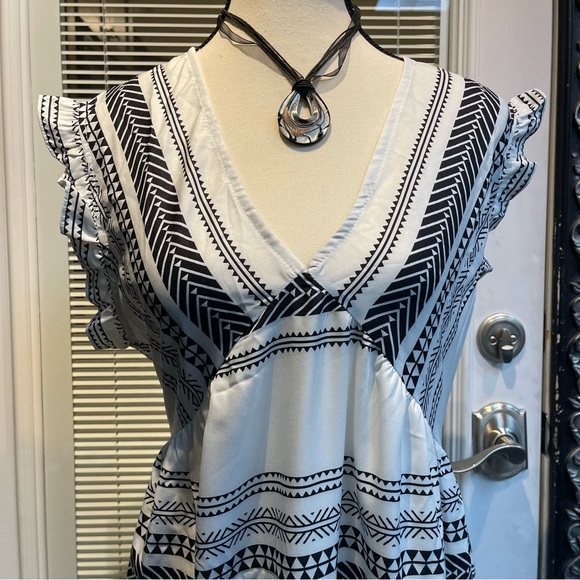 CUPSHE Midi Dress V Neck Flutter Sleeve Striped Ruffled
Long Summer Formal Dress - Picture 4 of 9